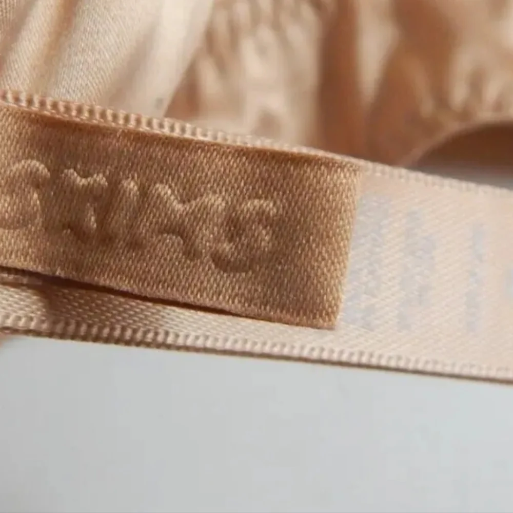 Skims Satin Sleepover Bra - Picture 5 of 5